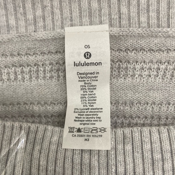 Lululemon Forward Flow Poncho
Heathered Core Ultra Light Grey (Second Release) - Picture 6 of 10